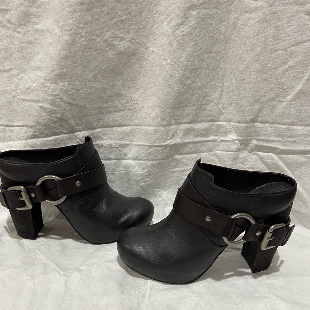 Vera Wang bohemian dark brown Leather clogs